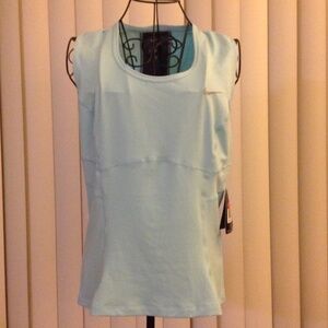 🌀NWT Nike Dri Fit Top w/ Slimming back details🌀